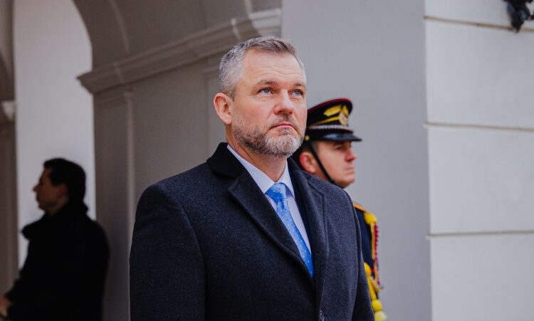 Prezident SR Peter Pellegrini (v popredí vpravo) počas prijatia prezidenta Chorvátska prezidentom Slovenska v Prezidentskom paláci. Bratislava, 16. december 2025.