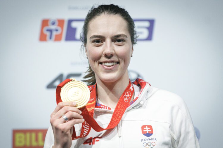 Petra Vlhová so zlatou olympijskou medailou. Foto: SITA/Branislav Bibel