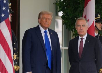 Prezident Spojených států Donald Trump a kanadský premiér Mark Carney na společném jednání v říjnu 2025. Zdroj: ČTK / AP / Adrian Wyld