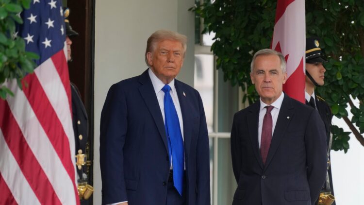 Prezident Spojených států Donald Trump a kanadský premiér Mark Carney na společném jednání v říjnu 2025. Zdroj: ČTK / AP / Adrian Wyld