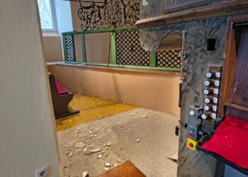 Popadaná omietka sa dostala aj do organa. Foto: Ján Heriban