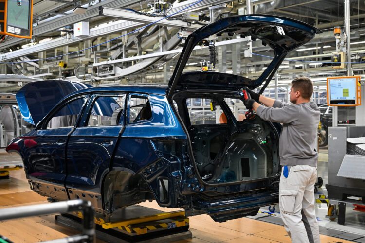 Výroba automobilov vo Volkswagene Bratislava. Ilustračné foto: SITA/Michal Veterník