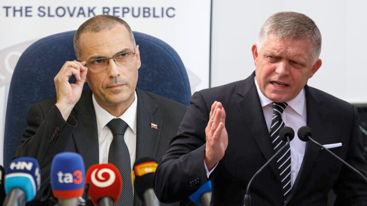 Šéf slovenskej vlády Robert Fico má s generálnym prokurátorom Marošom Žilinkom stále viac nezhôd. Foto: SITA/AP Photo/Denes Erdos a Branislav Bibe