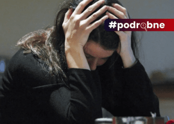 Žena s hlavou v dlaních. FOTO: David Cheskin / PA Images / Profimedia