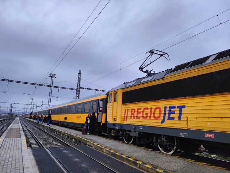 Vlak Regiojet na Železničnej stanici Košice Foto: SITA/Katarína Lörincová