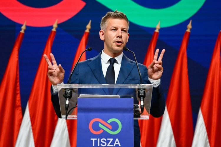 Péter Magyar pri prejave pred médiami po víťazných voľbách Foto: SITA/AP Photo/Denes Erdos