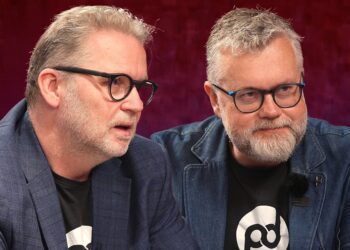 Historik Michal stehlík (vlevo) a novinář Martin Groman (vpravo), autoři podcastu Přepište dějiny. Foto: Téma.21