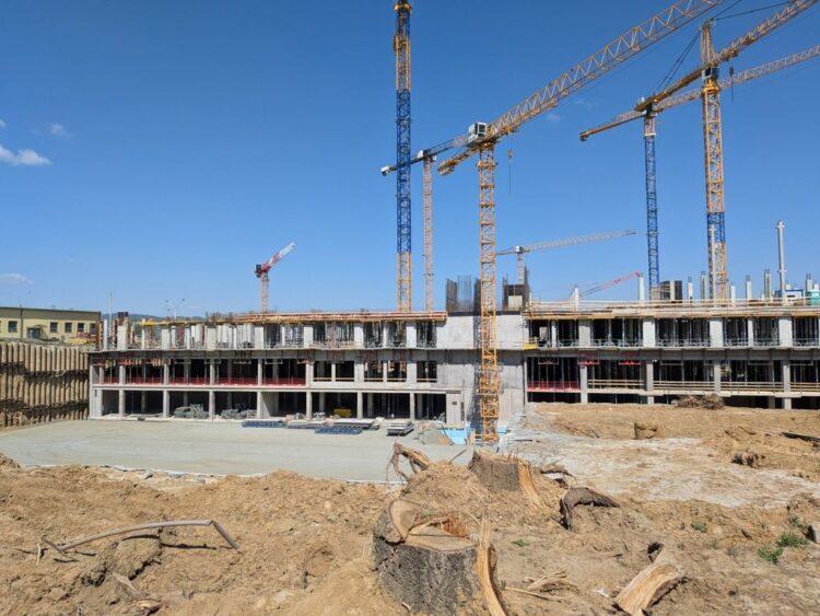 Nemocnica v Prešove už má niekoľko nadzemných podlaží. Foto: Robo Hakl, aktuality.sk