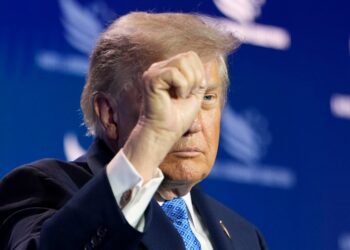 Donald Trump mení tón k vojne na Ukrajine. Kým predtým tlačil Kyjev k ústupkom, dnes pripúšťa jeho odolnosť a naznačuje tvrdší postup voči Moskve.
FOTO: SITA/AP Photo/Julia Demaree Nikhinson