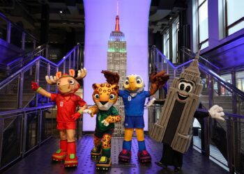 Maskoti mistrovství světa ve fotbale Maple, Zayu a Clutch pózují na oslavu 100 dnů do mistrovství světa v New Yorku 3. března 2026. Foto: CHARLY TRIBALLEAU / AFP / AFP / Profimedia