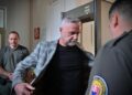 Podpredseda Národnej rady SR Tibor Gašpar (uprostred), ktorý je obvinený v kauze Očistec, žiada, aby sa predseda NKÚ Ľubomír Andrassy za výroky o „eurofondovej mafii“ zodpovedal pred parlamentom. FOTO: SITA/Jakub Julény