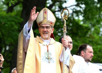 Latinský patriarcha Jeruzalema kardinál Pierbattista Pizzaballa prichádza na slávnostnú omšu na Mariánskej hore počas Levočskej púte. Foto: SITA/Viktor Zamborský.