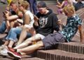 Mobilní telefony a sociální sítě se staly běžnou součástí života mladých lidí. Francouzské omezení pro děti do patnácti let však bez digitální výchovy a bezpečnějších platforem problémy nevyřeší. ILUSTRAČNÍ FOTO: Pixabay