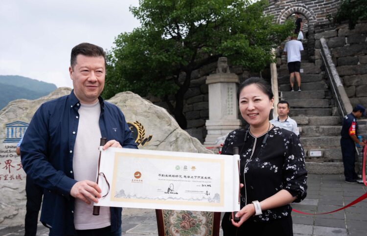 Předseda Poslanecké sněmovny Tomio Okamura (SPD) na prohlídce Velké čínské zdi při své návštěvě Číny. Foto: Ladislav Křivan / MFDNES + LN / Profimedia
