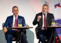 Bývalý minister práce a dnes šéf strany Konzervatívci – Kresťanská únia Milan Krajniak (vpravo) presadzuje vznik širokej konzervatívnej koalície. Po voľbách by pritom radšej spolupracoval s Hlasom-SD, ktorý je súčasťou vládnej koalície, než s Progresívnym Slovenskom, najsilnejšou opozičnou stranou. Zrejme mu neprekáža ani to, že Hlas-SD – na snímke vľavo jeho podpredseda a súčasný minister práce Erik Tomáš – tvoria najmä bývalí politici Smeru-SD, spojení aj s veľkými kauzami Ficových vlád. FOTO: SITA/Jana Birošová