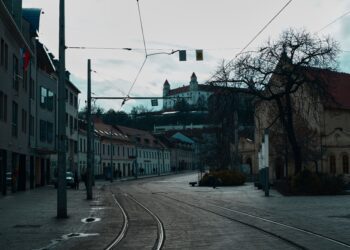 Slovenská ekonomika sa nevie výraznejšie rozbehnúť ani v čase, keď sa Európa oživuje. Slabšia spotreba, vyššie náklady a odkladané investície brzdia rast a zväčšujú odstup od úspešnejších susedov. ILUSTRAČNÉ FOTO: Pexels