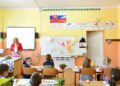 Príbeh obce Malý Slivník ukazuje, že rómske deti môžu aj napriek absolvovaniu materskej školy naraziť na prekážky už pri nástupe do základnej školy. Viaceré školy ich v tomto školskom roku neprijali, hoci o ich spádových školách rozhodol regionálny úrad školskej správy. V jednej zo škôl, ktorá rómskych prvákov prijala, následne miestni rodičia svoje deti z triedy odhlásili. FOTO: SITA/Martin Medňanský