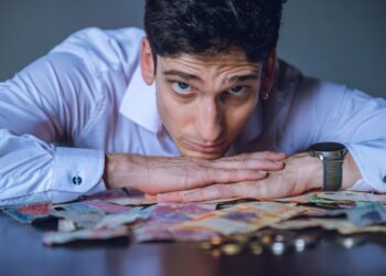 Pri investovaní treba výnos posudzovať spolu s rizikom. Vyšší úrok môže byť lákavý, rozhodujúce však je, či podnikanie firmy dokáže zarobiť na jeho vyplatenie aj na vrátenie vložených peňazí. ILUSTRAČNÉ FOTO: Pexels